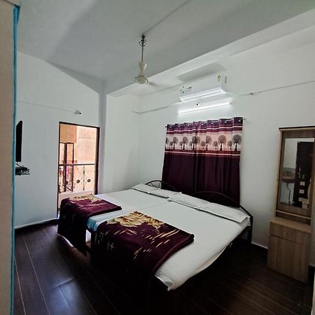 Goldan Palece Hotel Trimbak Kültér fotó